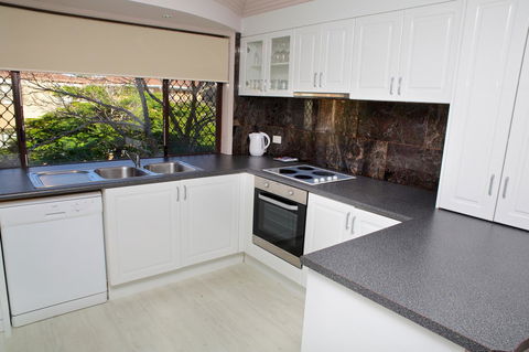 Grangewood Court Apartments - Sunshine Coast Guide 1