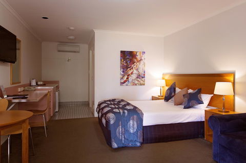 White Lace Motor Inn - Sunshine Coast Guide 24