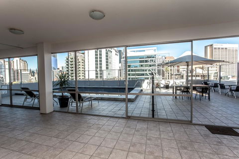 Ridge Apartment Hotel - Sunshine Coast Guide 42