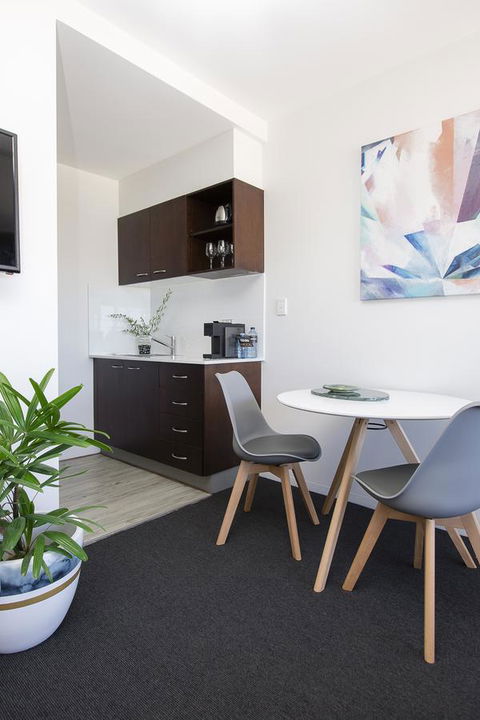 Ridge Apartment Hotel - Sunshine Coast Guide 21
