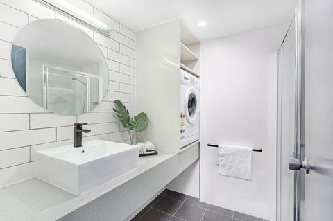 Ridge Apartment Hotel - Sunshine Coast Guide 36