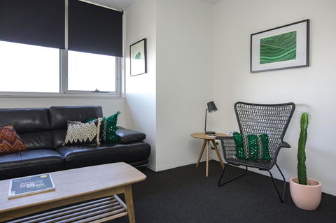 Ridge Apartment Hotel - Sunshine Coast Guide 25