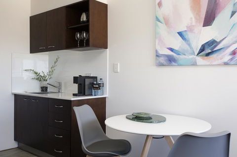 Ridge Apartment Hotel - Sunshine Coast Guide 20