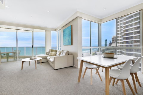 Pacific Views Resort - Sunshine Coast Guide 1
