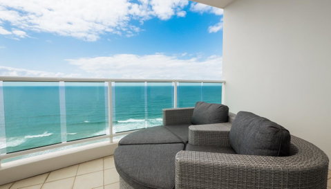 Pacific Views Resort - Sunshine Coast Guide 0