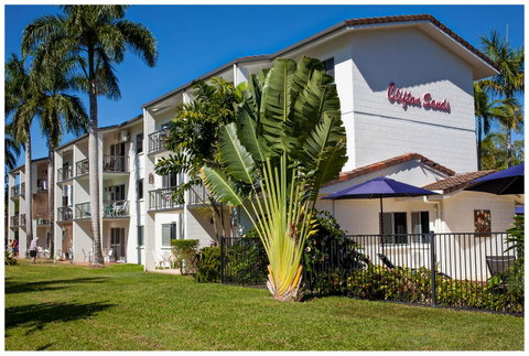 Clifton Sands Holiday Units - Sunshine Coast Guide 2