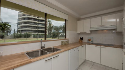 Norfolk Luxury Beachfront Apartments - Sunshine Coast Guide 9