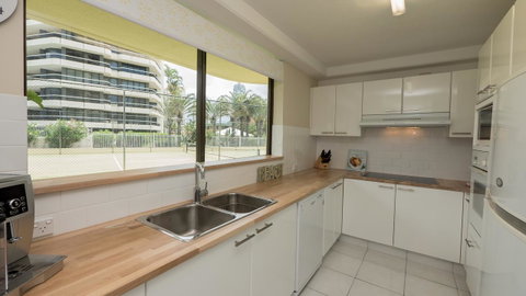 Norfolk Luxury Beachfront Apartments - Sunshine Coast Guide 21