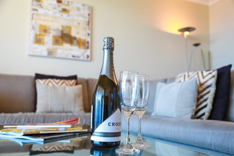 Oscar On Main Beach Resort - Sunshine Coast Guide 15