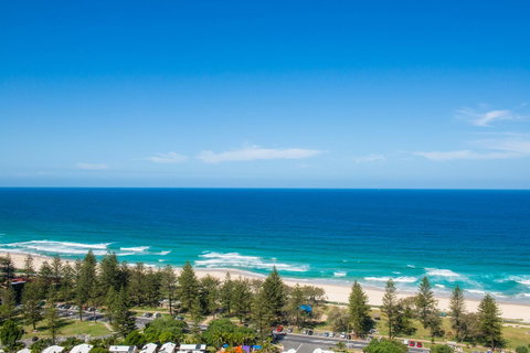 Oscar On Main Beach Resort - Sunshine Coast Guide 2