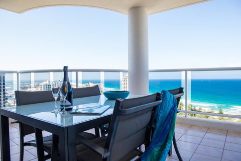 Oscar On Main Beach Resort - Sunshine Coast Guide 1