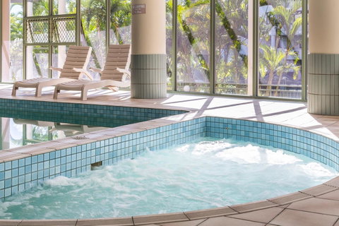 The Meriton Apartments On Main Beach - Sunshine Coast Guide 32