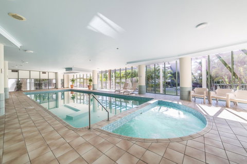 The Meriton Apartments On Main Beach - Sunshine Coast Guide 0