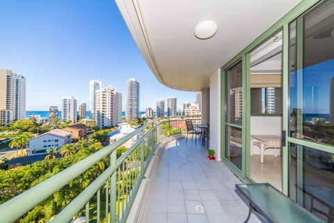 The Meriton Apartments On Main Beach - Sunshine Coast Guide 10
