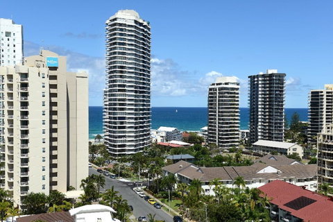 The Meriton Apartments On Main Beach - Sunshine Coast Guide 27