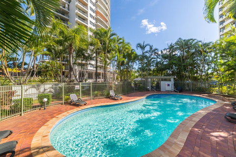 The Meriton Apartments On Main Beach - Sunshine Coast Guide 37