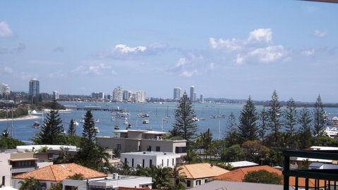 The Meriton Apartments On Main Beach - Sunshine Coast Guide 28