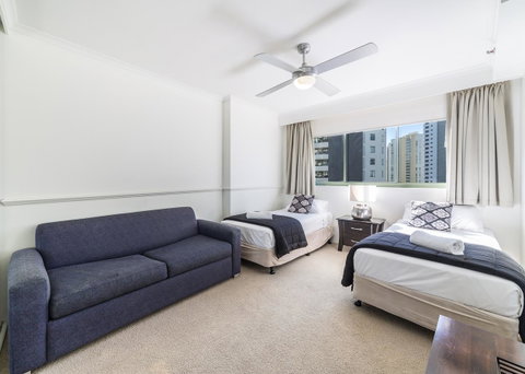 The Meriton Apartments On Main Beach - Sunshine Coast Guide 17