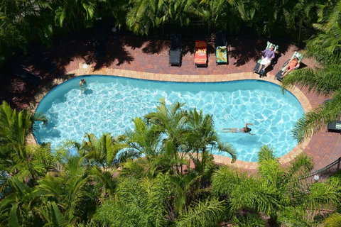 The Meriton Apartments On Main Beach - Sunshine Coast Guide 36