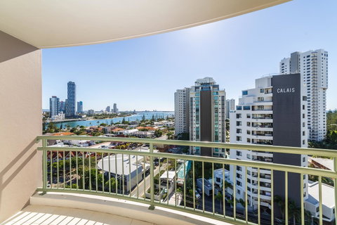 The Meriton Apartments On Main Beach - Sunshine Coast Guide 7