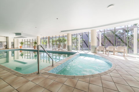 The Meriton Apartments On Main Beach - Sunshine Coast Guide 33