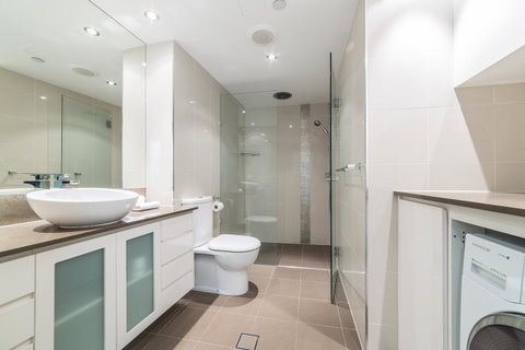The Meriton Apartments On Main Beach - Sunshine Coast Guide 18