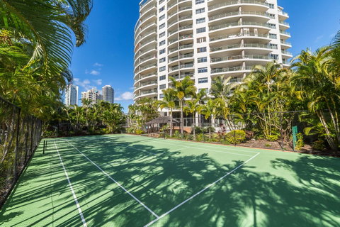 The Meriton Apartments On Main Beach - Sunshine Coast Guide 34