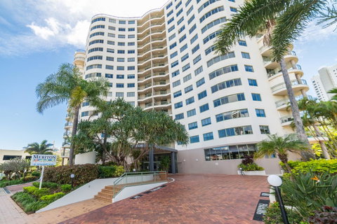 The Meriton Apartments On Main Beach - Sunshine Coast Guide 38