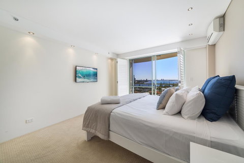 The Meriton Apartments On Main Beach - Sunshine Coast Guide 5