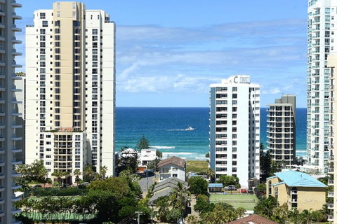 The Meriton Apartments On Main Beach - Sunshine Coast Guide 29