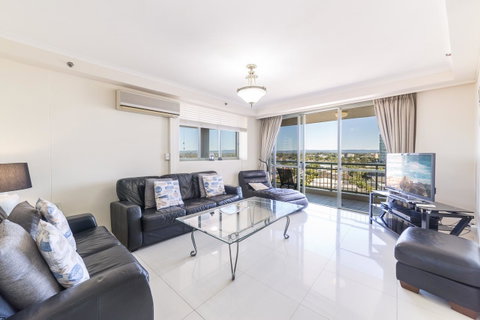 The Meriton Apartments On Main Beach - Sunshine Coast Guide 13