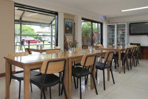 Novena Palms Motel - Sunshine Coast Guide 27