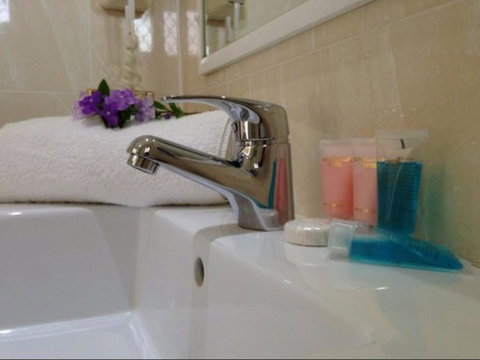 Novena Palms Motel - Sunshine Coast Guide 2