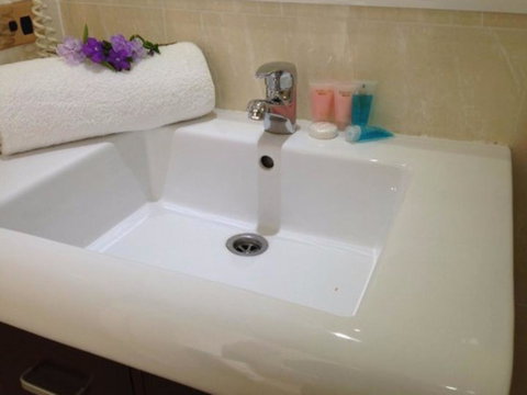 Novena Palms Motel - Sunshine Coast Guide 1