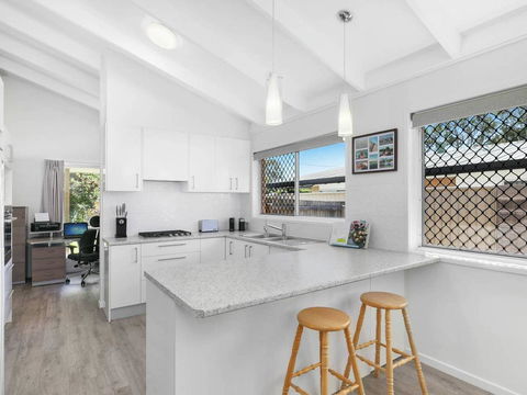 Beautiful Home- Walk To Beach-Short Drive To Noosa - Sunshine Coast Guide 0