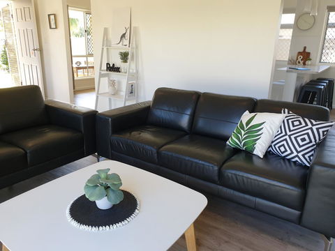 Beautiful Home- Walk To Beach-Short Drive To Noosa - Sunshine Coast Guide 3