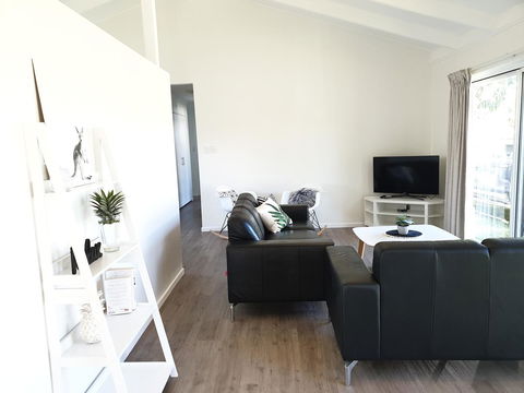 Beautiful Home- Walk To Beach-Short Drive To Noosa - Sunshine Coast Guide 1