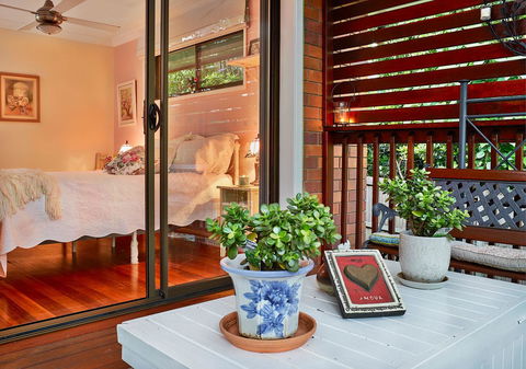 Manitzky Magic -B&B Home With Heart - Sunshine Coast Guide 1