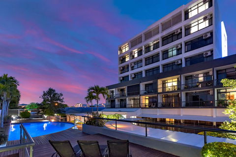 Sunshine Tower Hotel - Sunshine Coast Guide 3