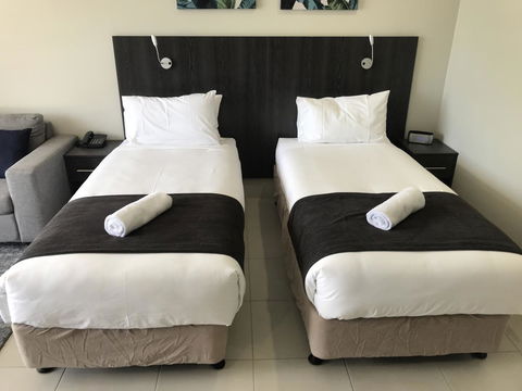 Sunshine Tower Hotel - Sunshine Coast Guide 6