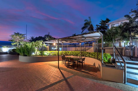 Sunshine Tower Hotel - Sunshine Coast Guide 15