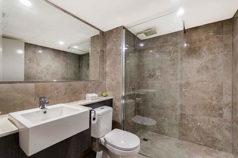 Sunshine Tower Hotel - Sunshine Coast Guide 23
