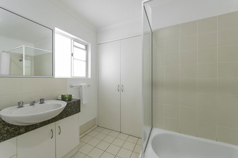Tropical Nites Holiday Townhouses - Sunshine Coast Guide 16