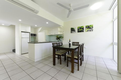 Tropical Nites Holiday Townhouses - Sunshine Coast Guide 14