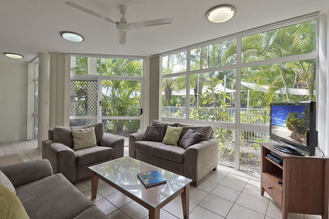 Tropical Nites Holiday Townhouses - Sunshine Coast Guide 4