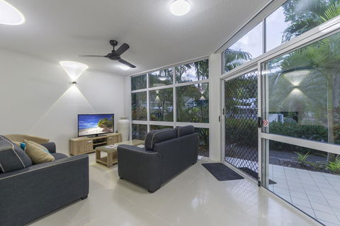 Tropical Nites Holiday Townhouses - Sunshine Coast Guide 18