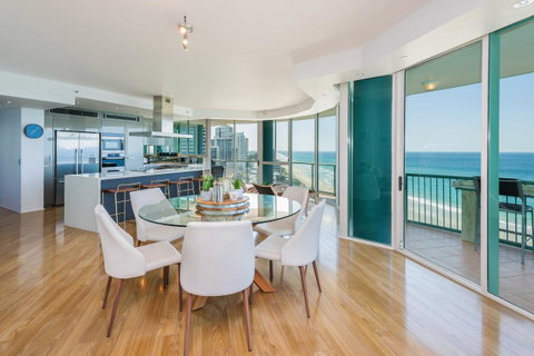 The Waterford On Main Beach - Sunshine Coast Guide 10