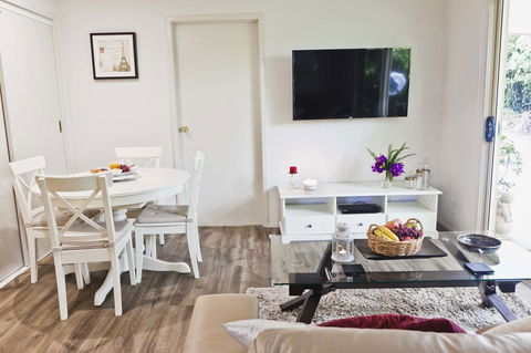 Shasta Place - Sunshine Coast Guide 15