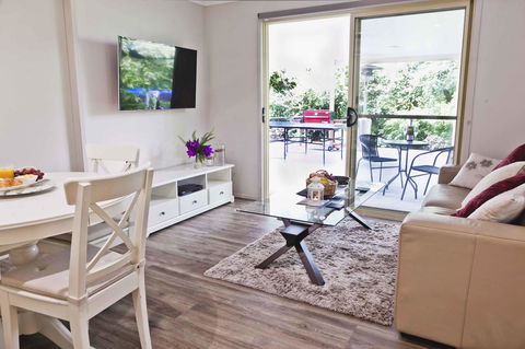 Shasta Place - Sunshine Coast Guide 17