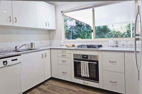 Shasta Place - Sunshine Coast Guide 22
